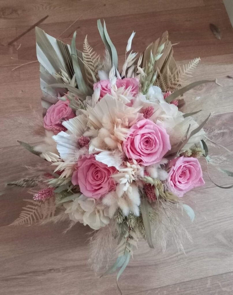 Bouquet de mariée en fleurs séchées