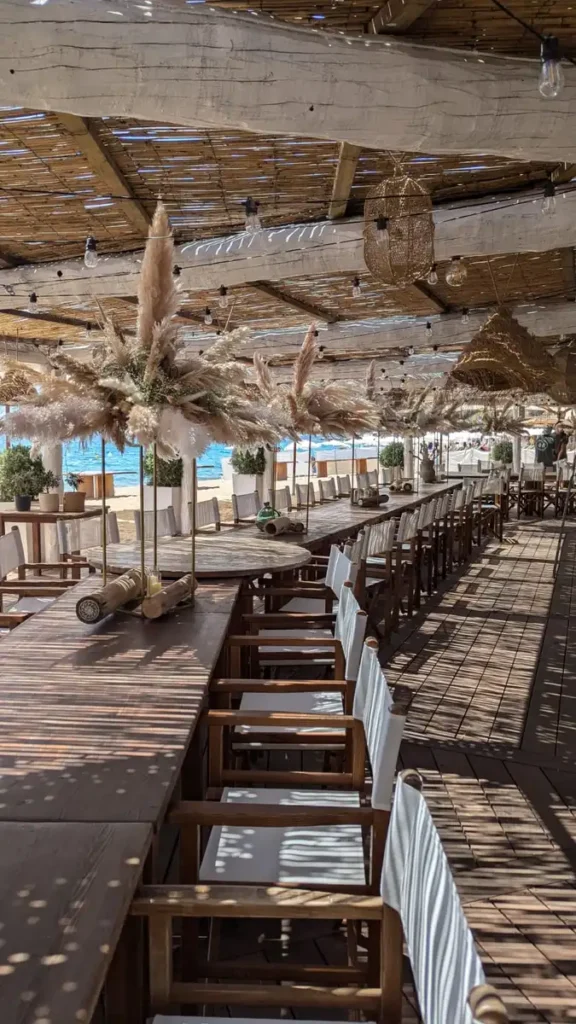 Setup of a complete floral decoration for a wedding at the 44 restaurant