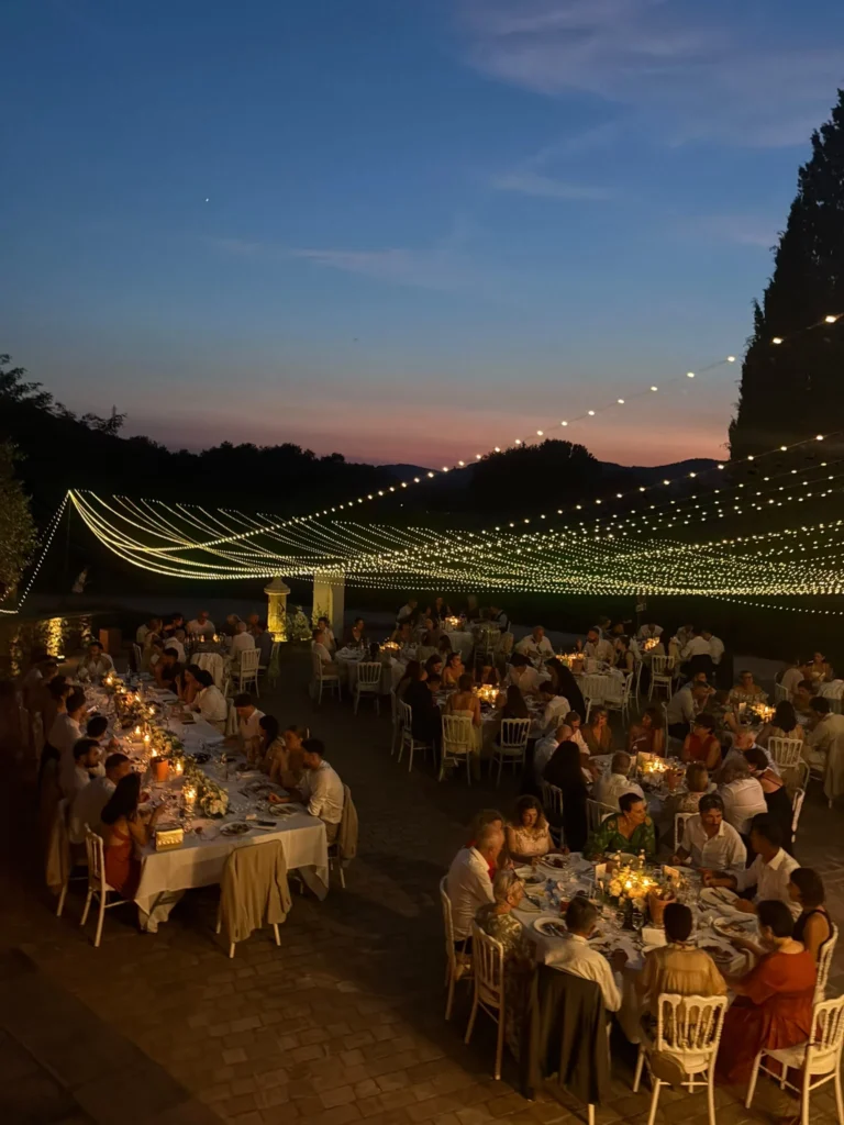 Starry ceiling canopy above an open-air wedding dinner, Château de Maïme in Les Arcs in the Var - Iliade Création