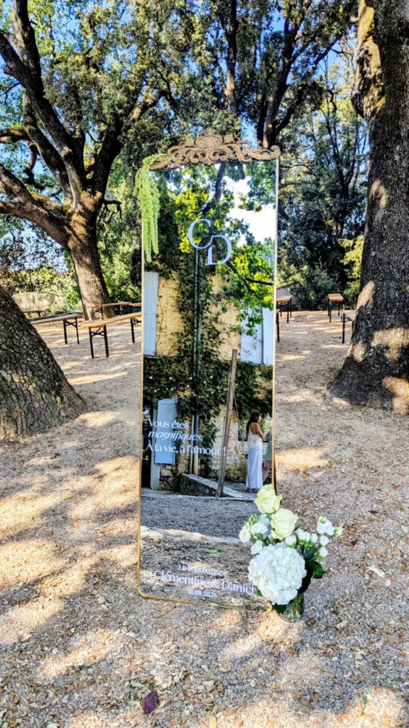 Miroir de bienvenue sous les chênes – Château Saint-Esprit, Draguignan (83300)